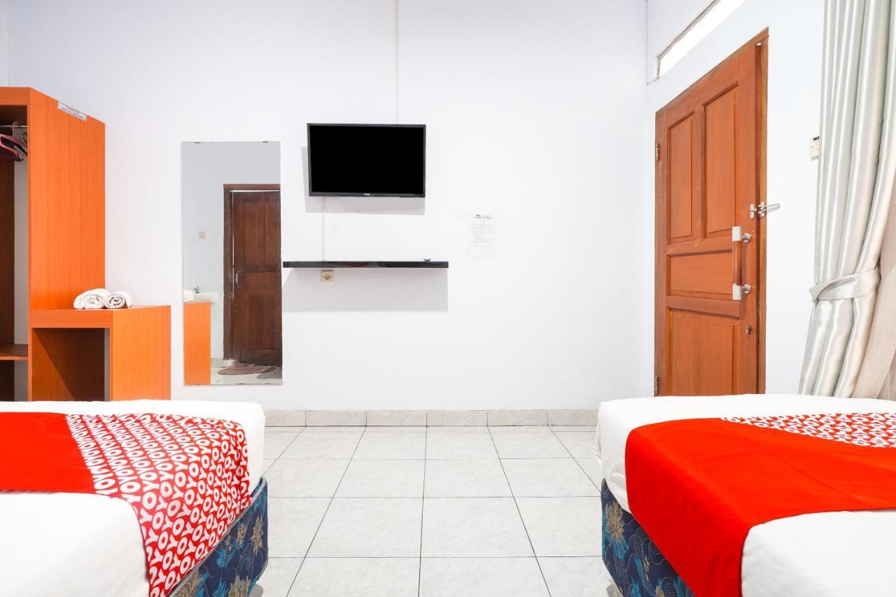 OYO 91561 Gandhi Hotel Bandung Buitenkant foto