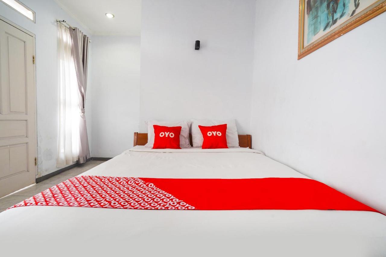 OYO 91561 Gandhi Hotel Bandung Buitenkant foto