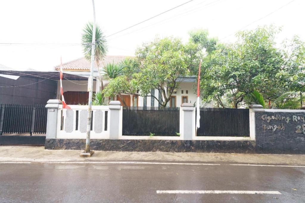 OYO 91561 Gandhi Hotel Bandung Buitenkant foto