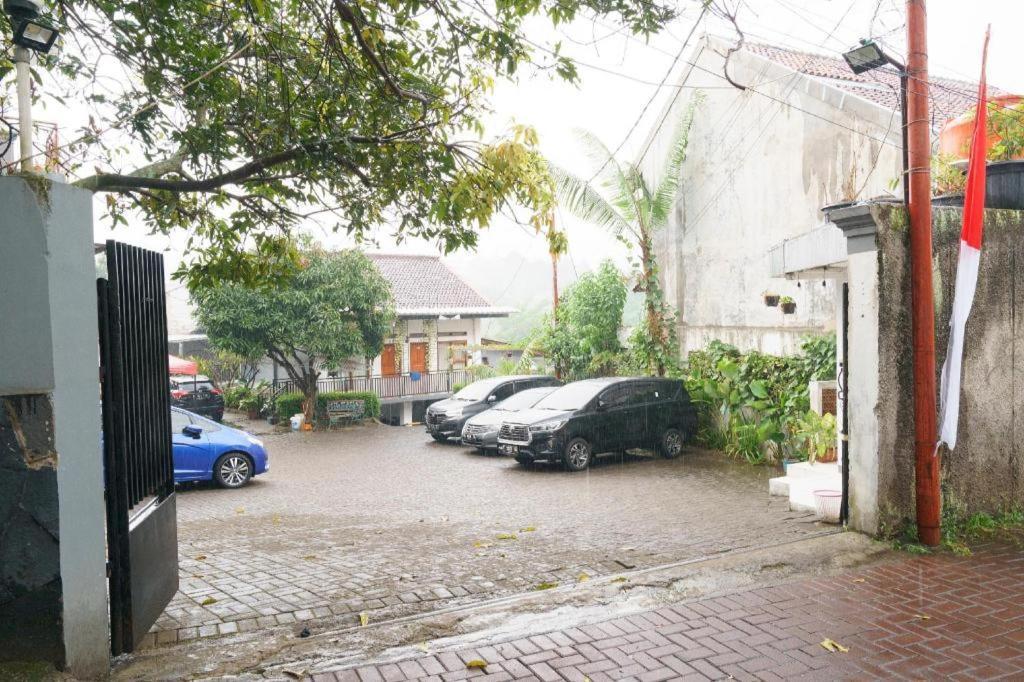 OYO 91561 Gandhi Hotel Bandung Buitenkant foto