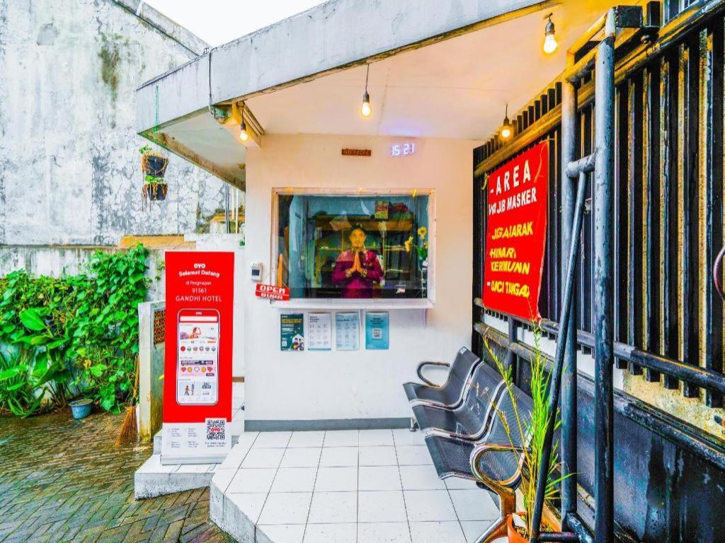 OYO 91561 Gandhi Hotel Bandung Buitenkant foto
