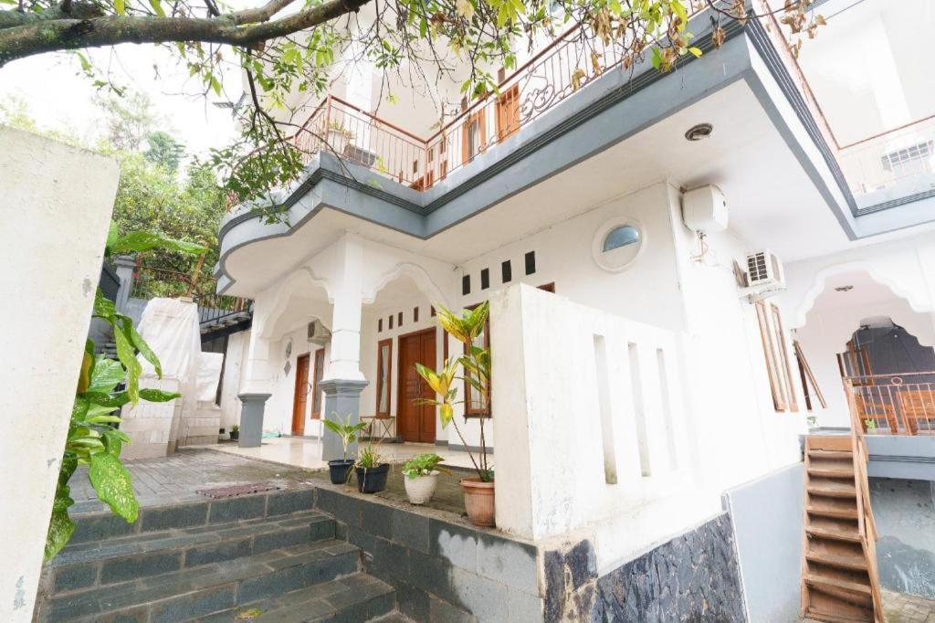 OYO 91561 Gandhi Hotel Bandung Buitenkant foto