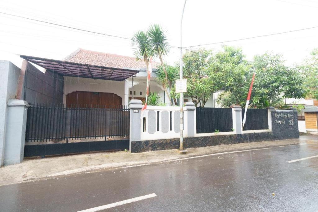 OYO 91561 Gandhi Hotel Bandung Buitenkant foto